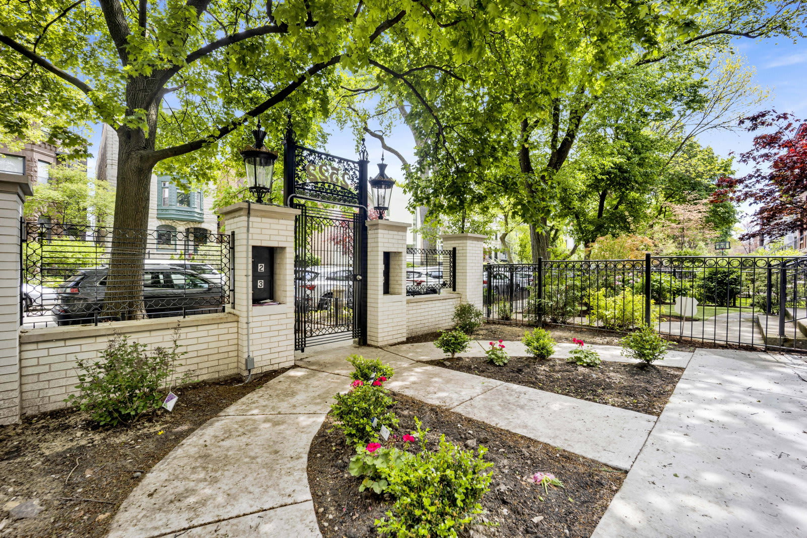 2522 North Burling Street – photo 2