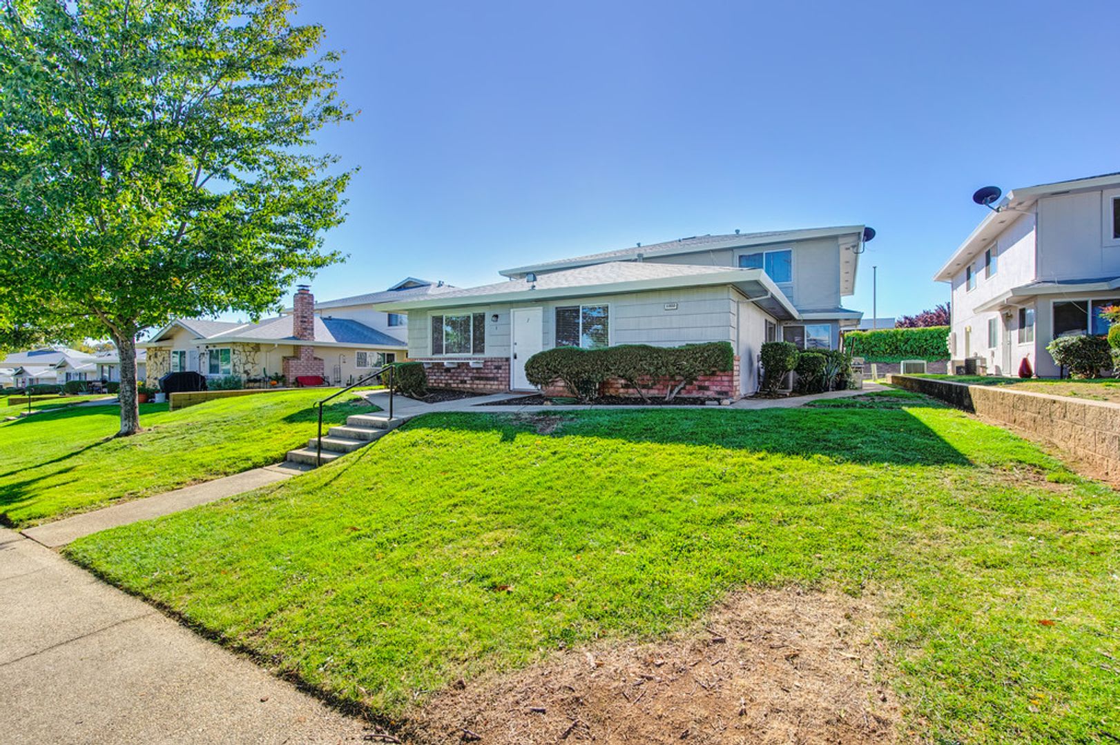 2 bedroom, 1 bath – photo 3