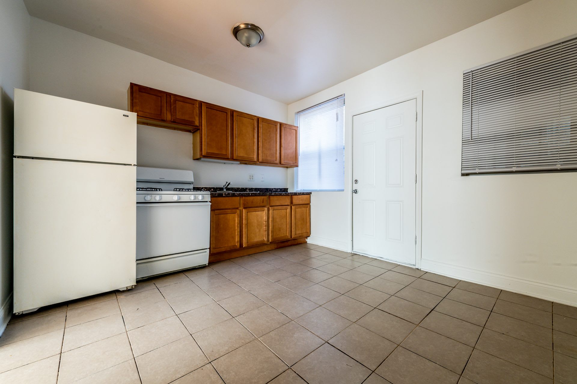 8000 S Maryland – photo 4