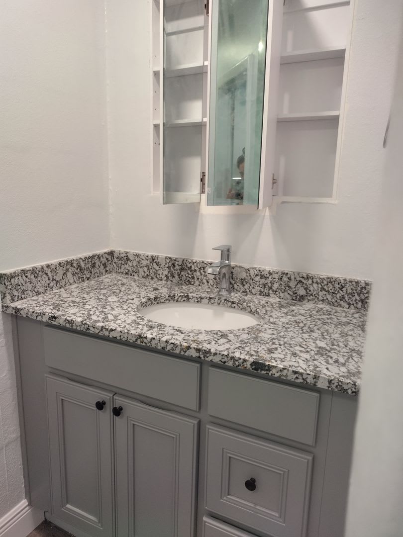 Remodeled 2/1 duplex with carport – photo 4