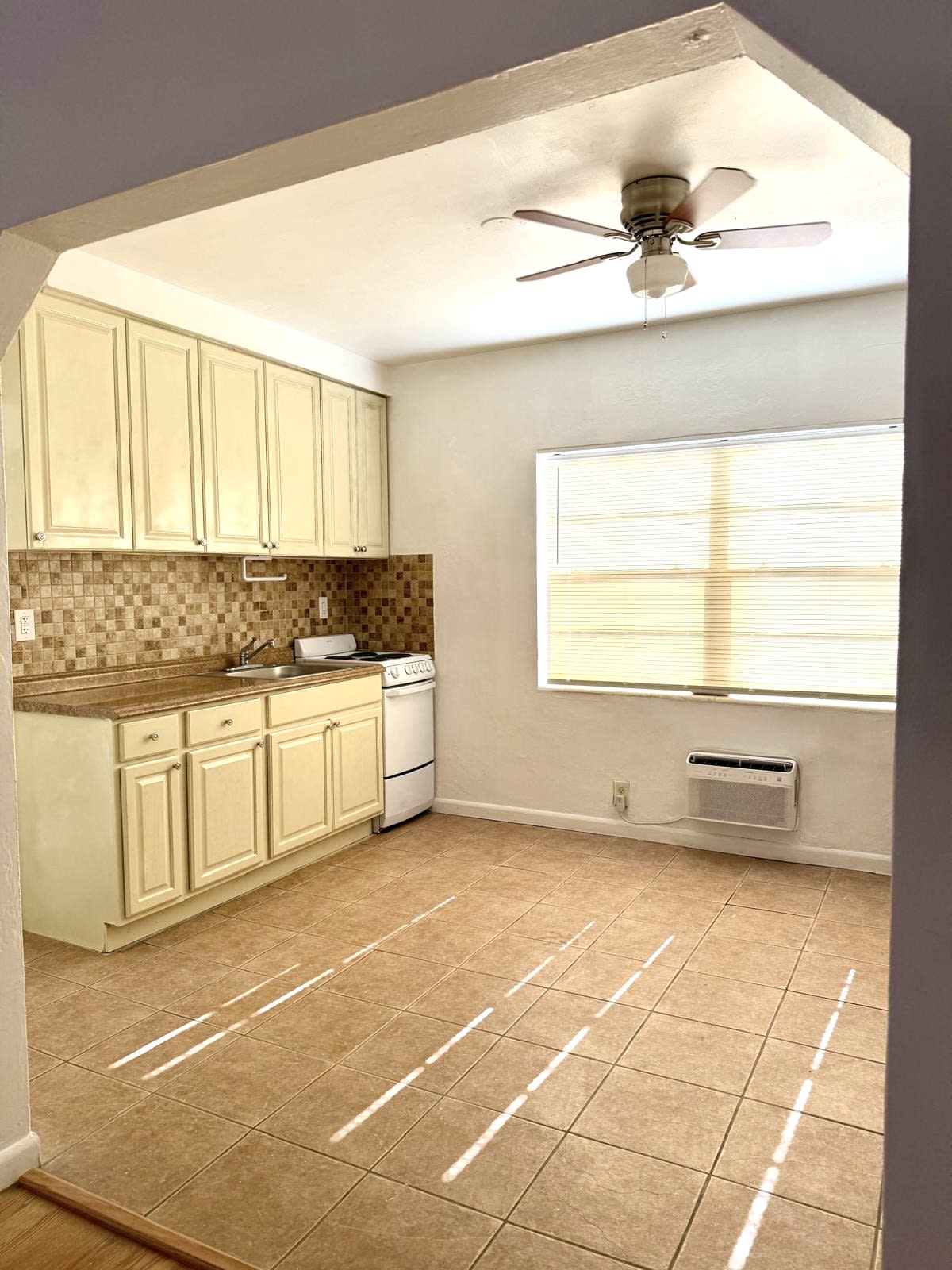 19 Salamanca Ave – photo 5