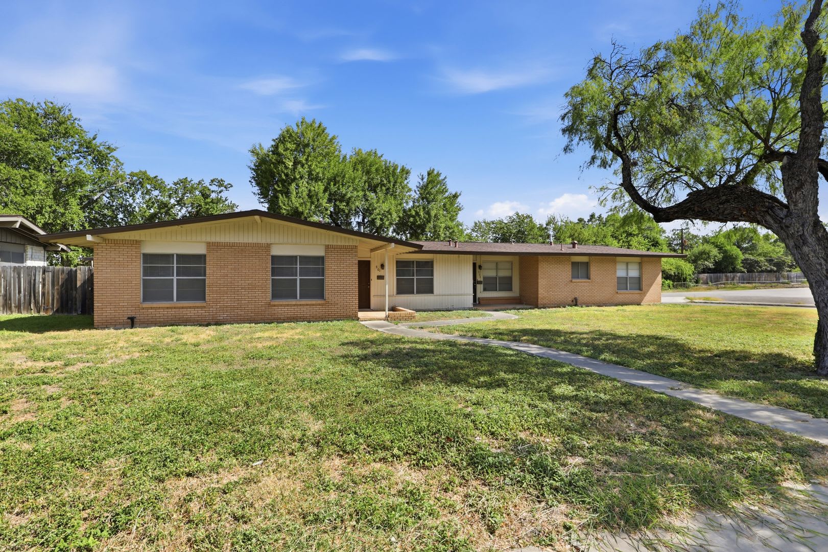 Prime North Central Location! – photo 1