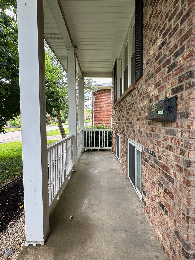 COMING SOON! Beautiful House in Tates Creek! 3 BR, 2.5 Baths, Finished Basement & Garage – photo 2