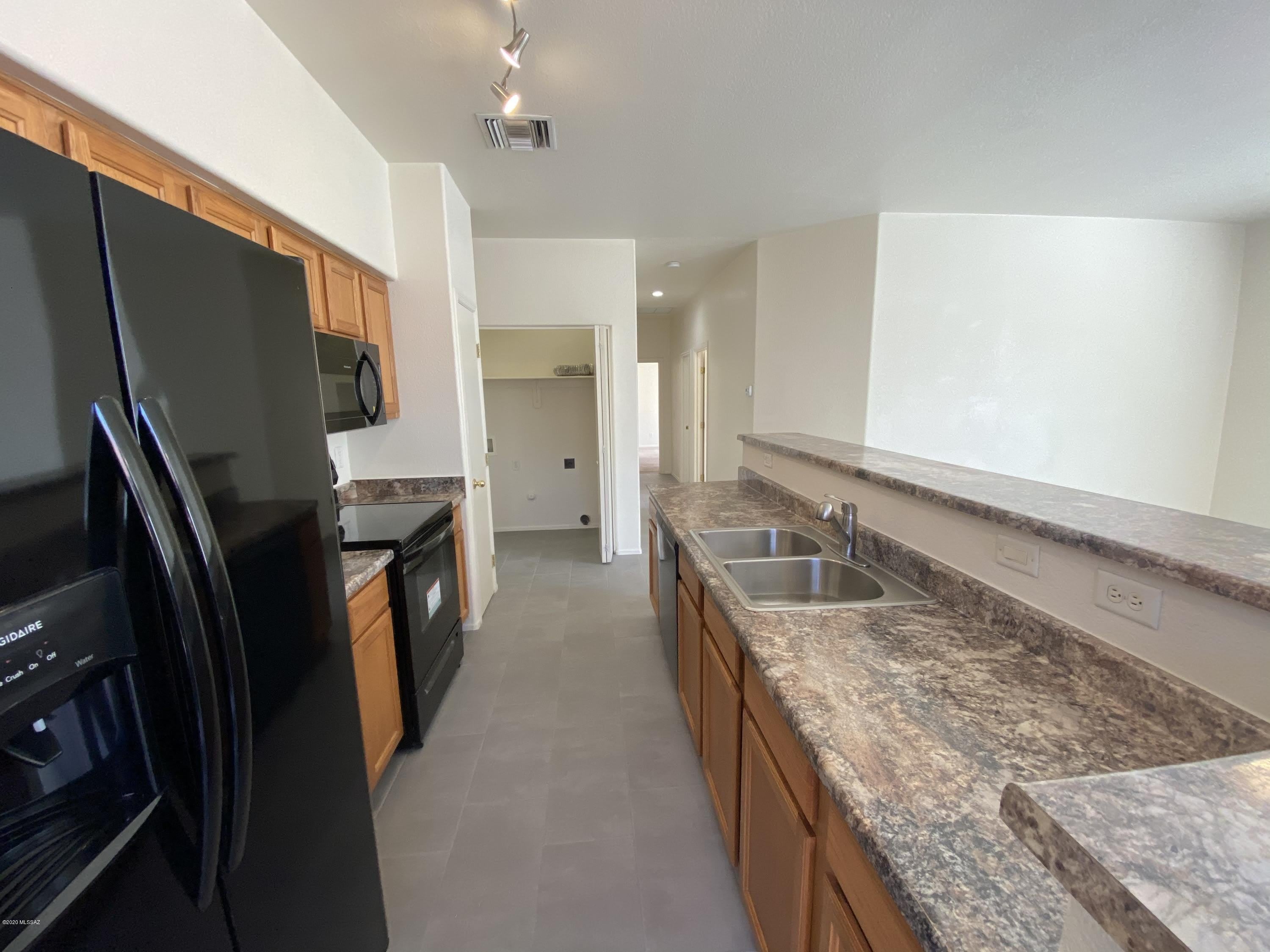 1262 E Weimer Circle – photo 3