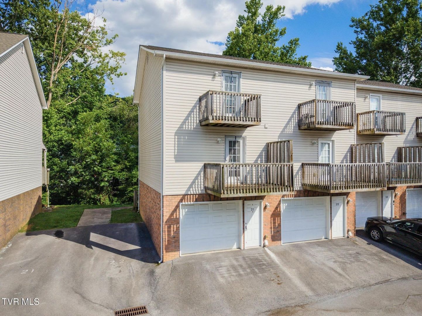 2 Bdrm / 2.5 Bath, North JC – photo 2