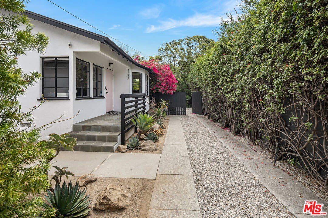 1242 S Sycamore Ave – photo 2