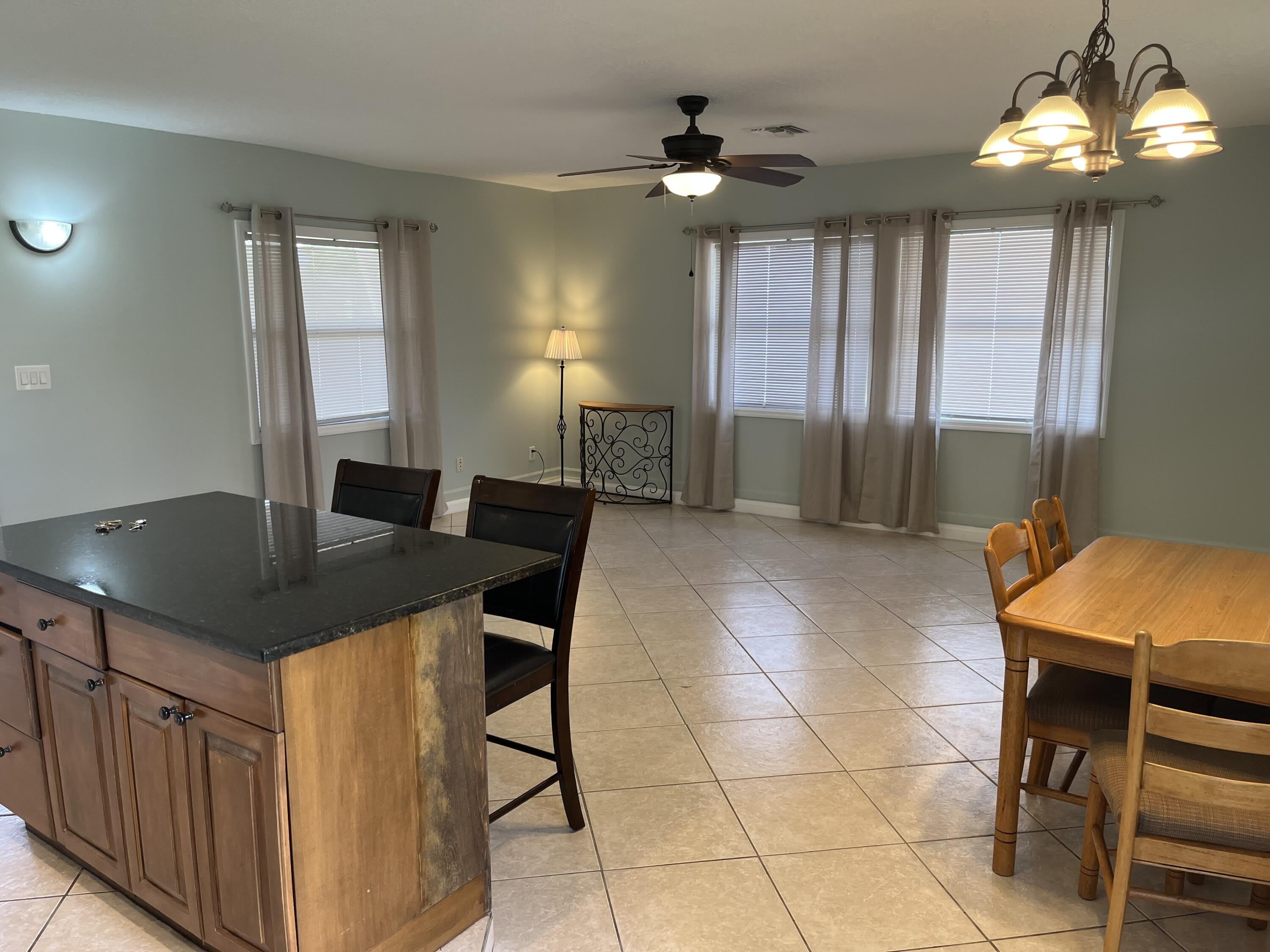491 SW Curtis Street – photo 1