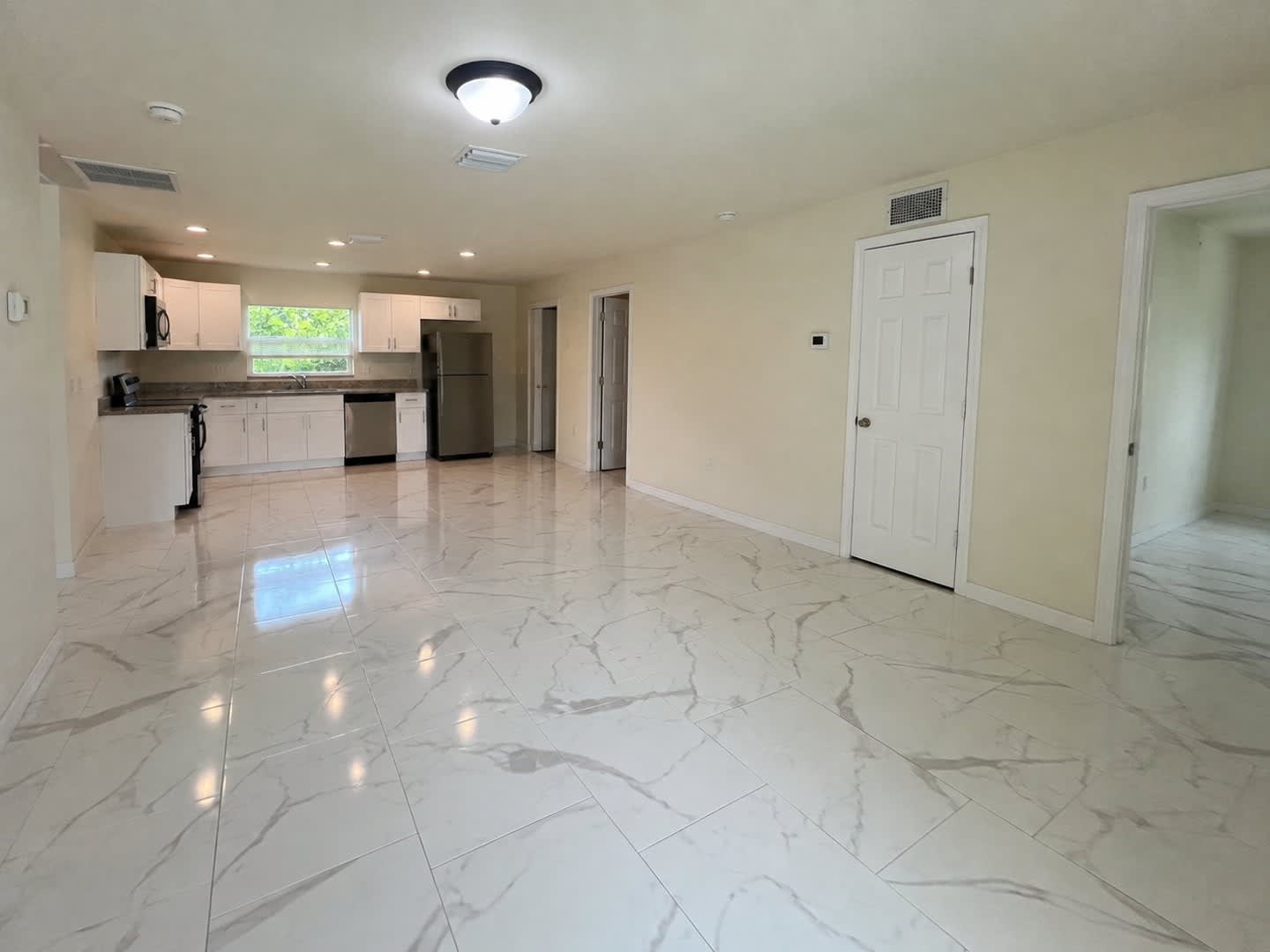 3br 2ba Single Family home in a Great Location! – photo 2