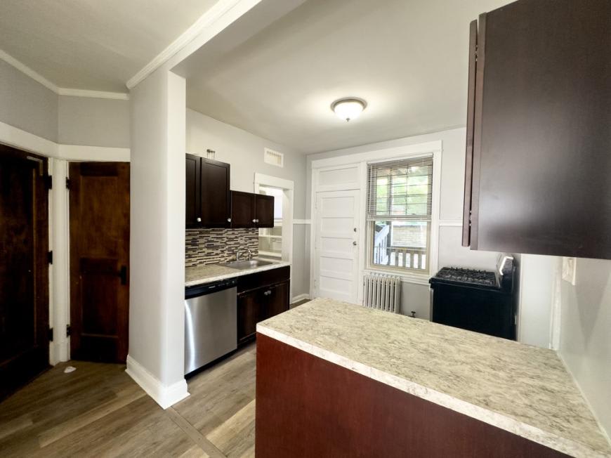 1220 Rosemont – photo 2