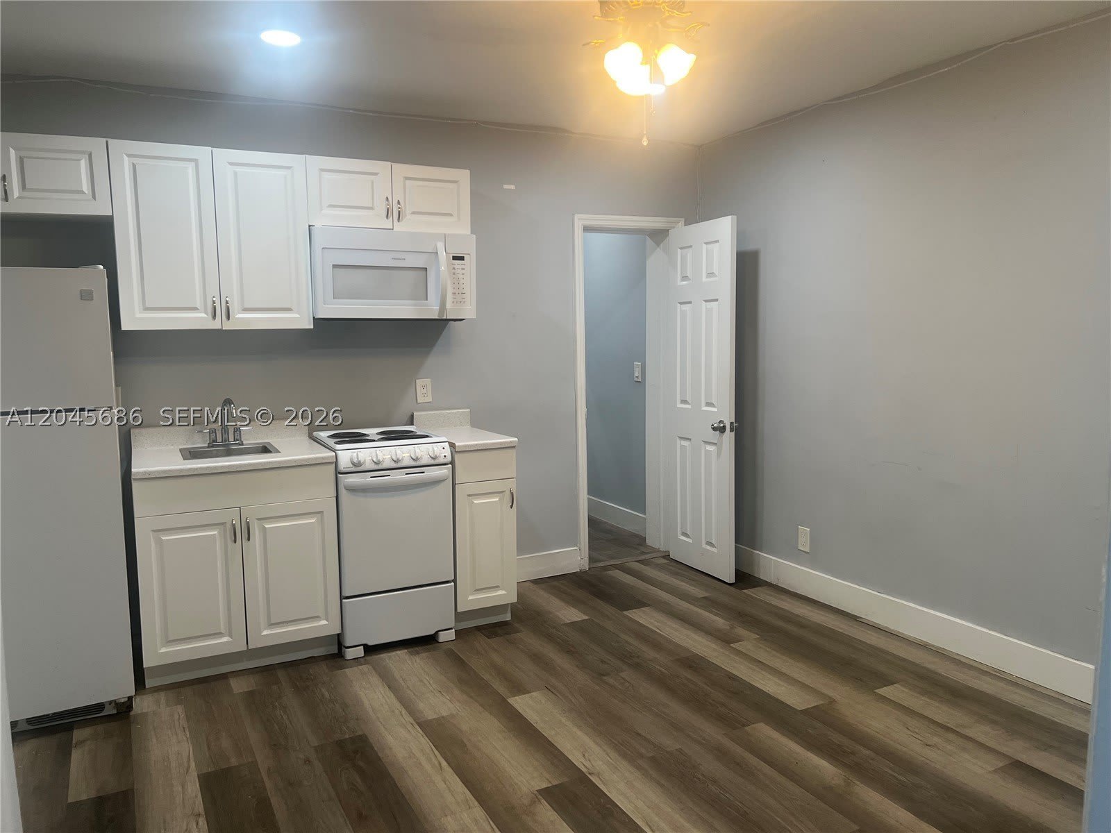 2118 N 19Th Ave – photo 3