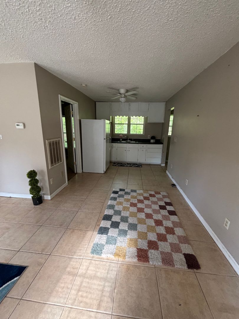 COMING SOON! 3 Bedroom House and 1 bath – photo 2