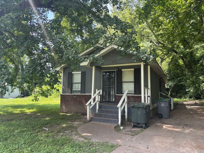 1616 Winston Dr – photo 1