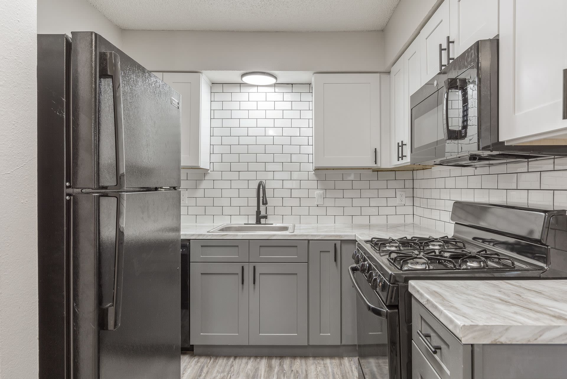 Metro Plex Apartments – photo 1