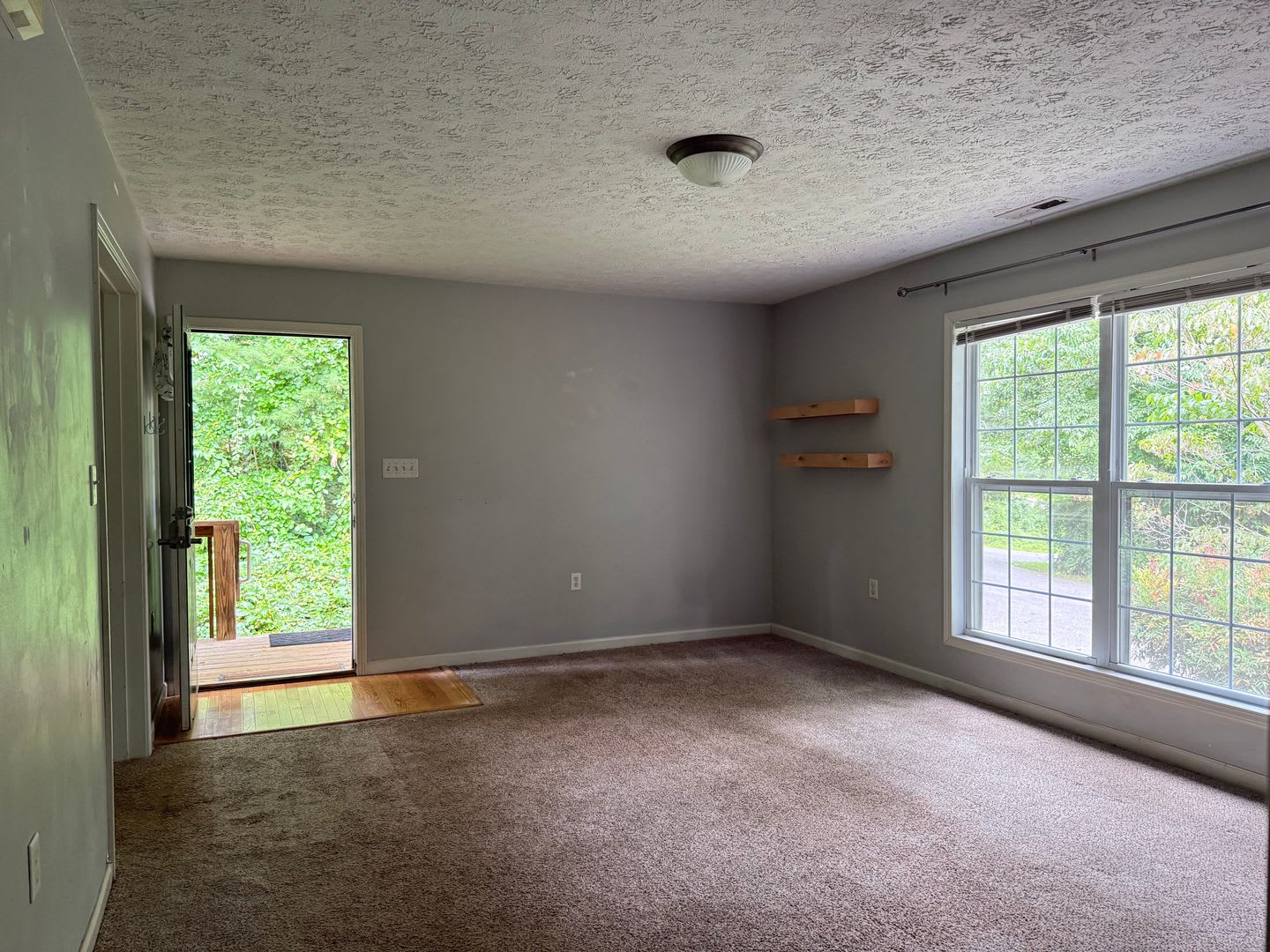 2-Bedroom Duplex Minutes from Downtown Black Mountain – photo 3