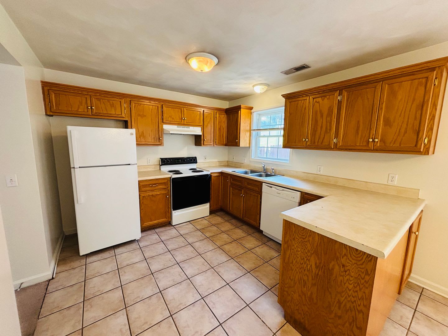 3 Bedroom 1 5 Bath Townhouse – photo 5
