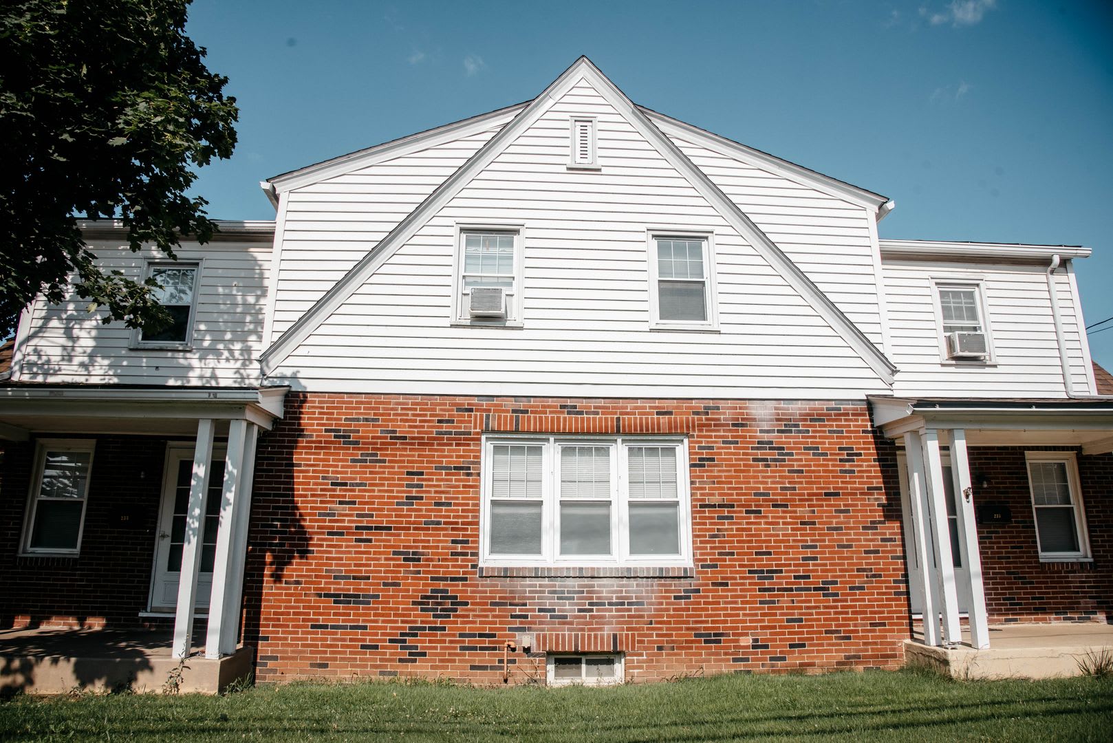 235 Adelia St – photo 2