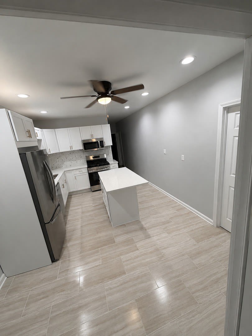 8835 S Commercial Avenue – photo 3