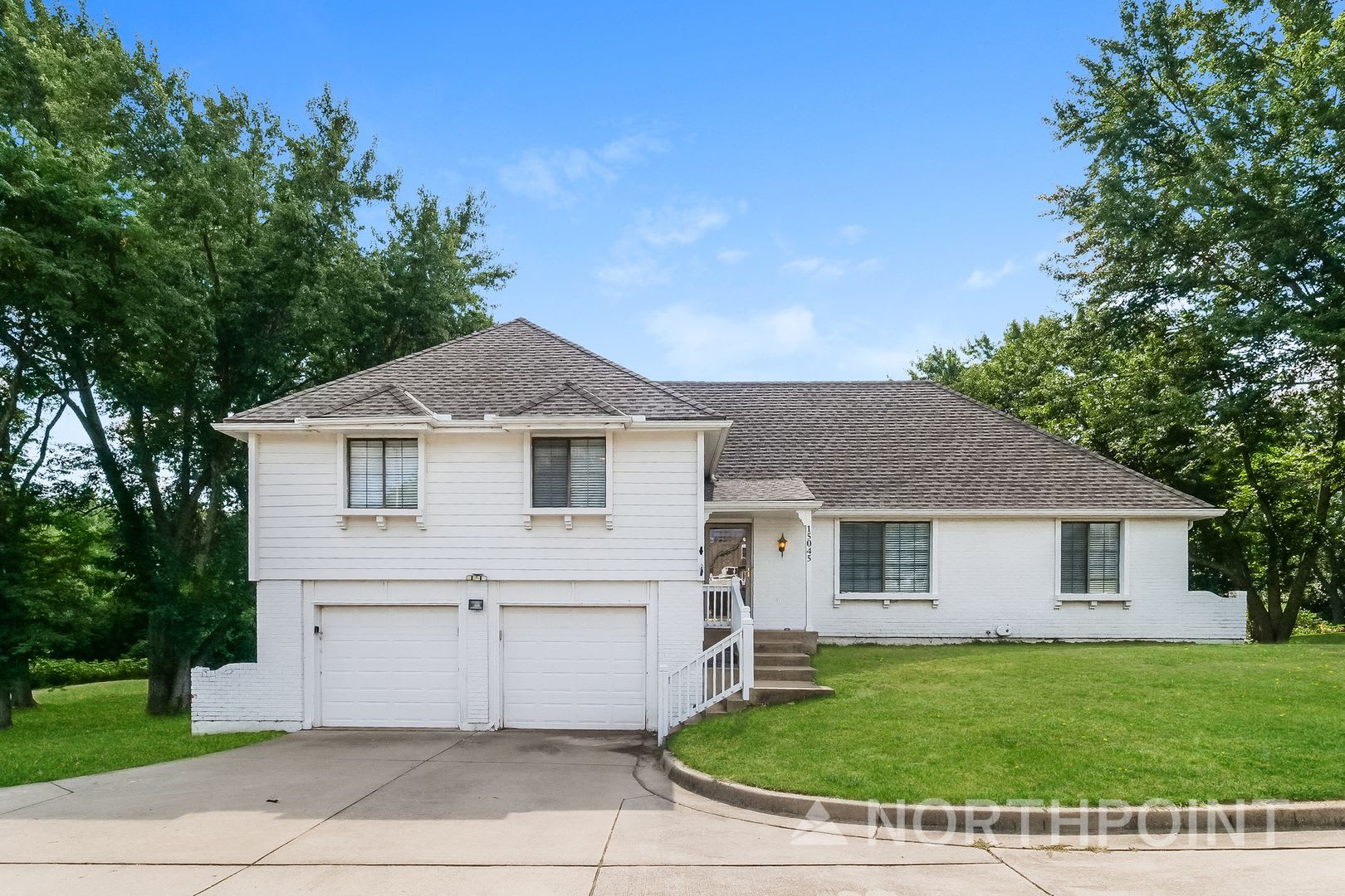 5 Br 2 5Ba Sprawling Single Family Home 2 Car Garage Huge Backyard – photo 1