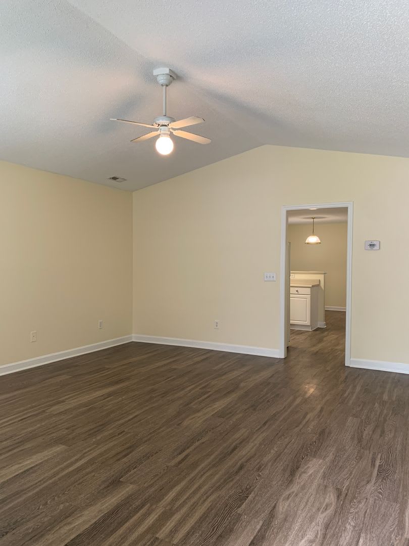 3 Bedroom 2 Bath House Available on Hillsdale Drive – photo 4