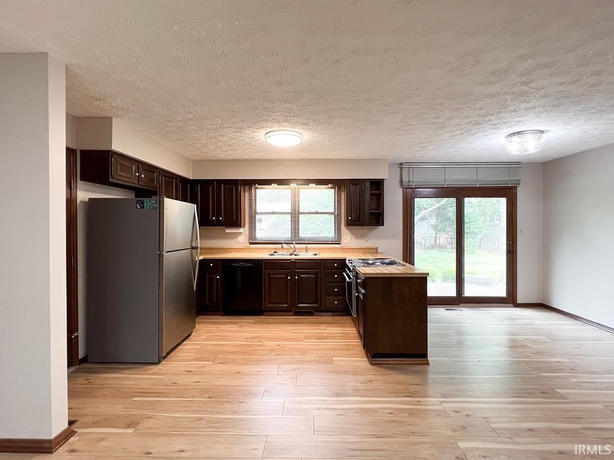 1633 S Greenfield Court – photo 5