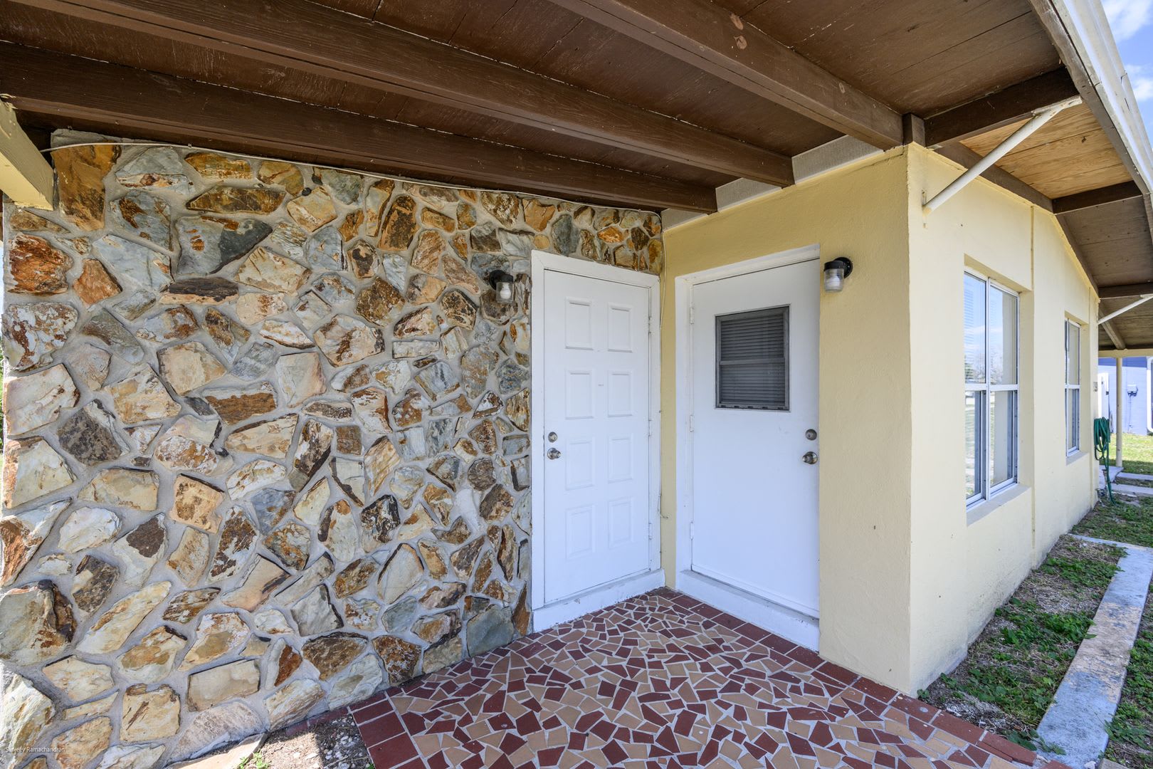 CENTRAL LOCATION IN PORT CHARLOTTE – photo 3