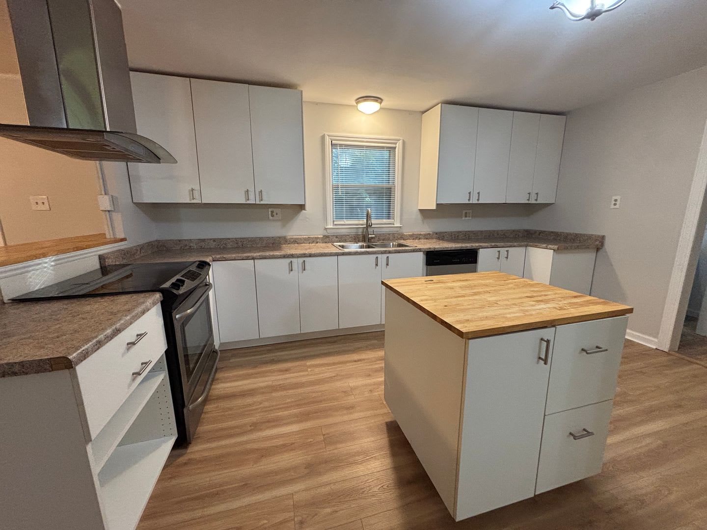 Updated & Move-In Ready in SE Columbia! – photo 5