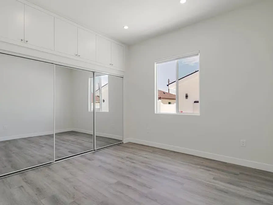 10656 Nassau Ave – photo 4
