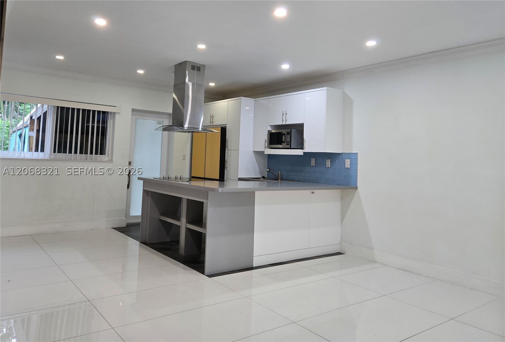 5810 SW 9th St – photo 4