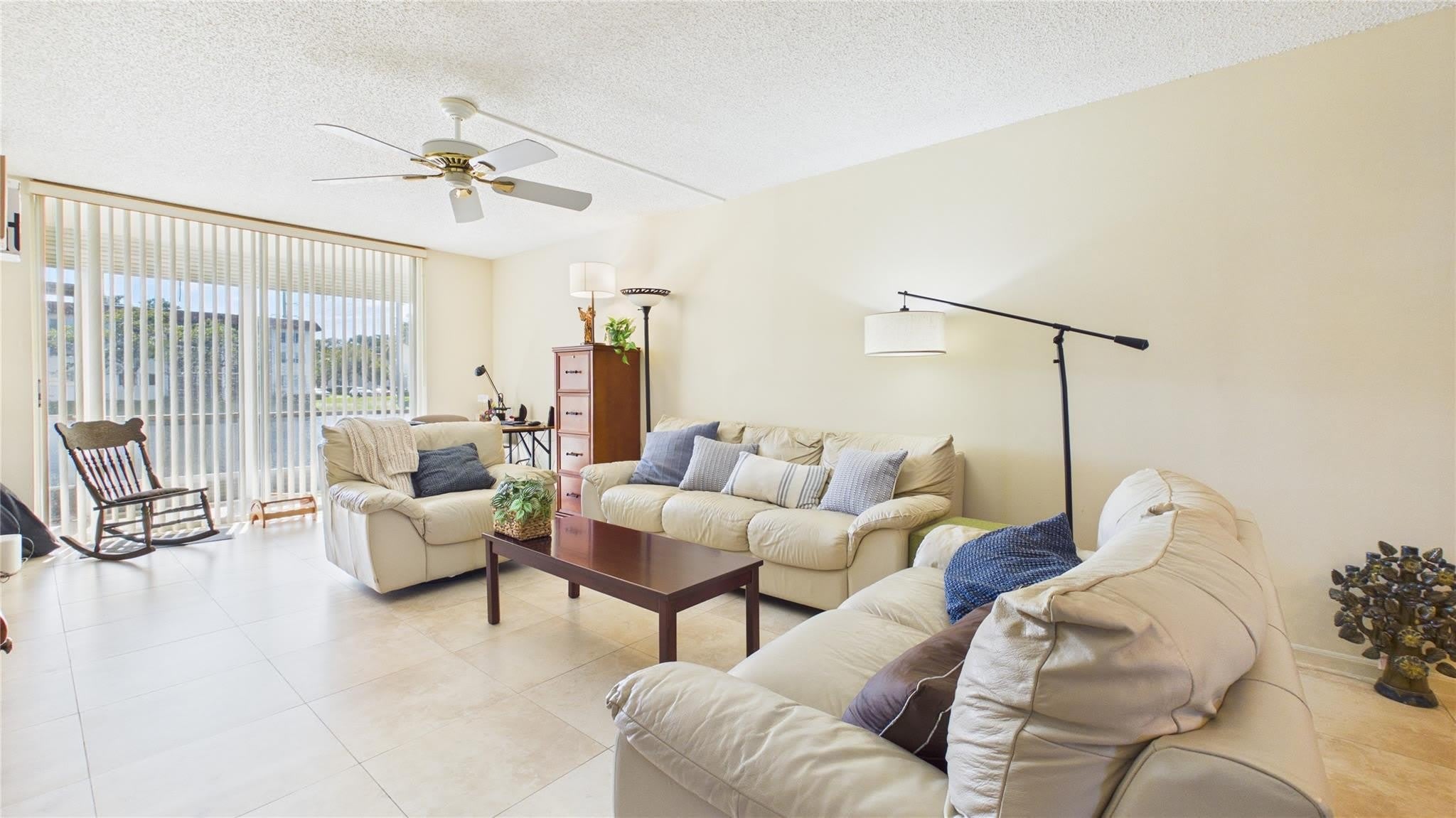 381 S Hollybrook Drive – photo 3
