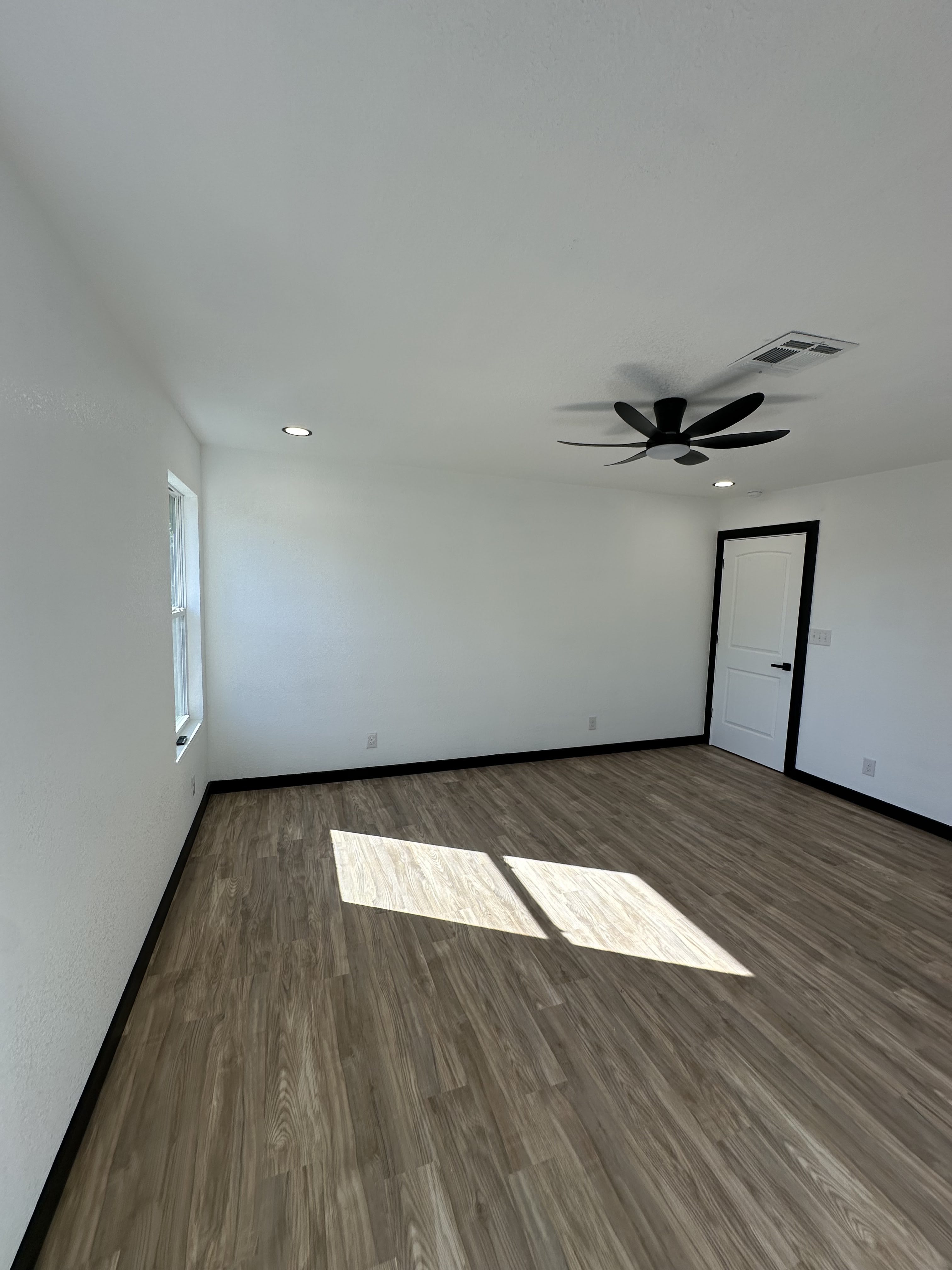 105 Pullen St – photo 1