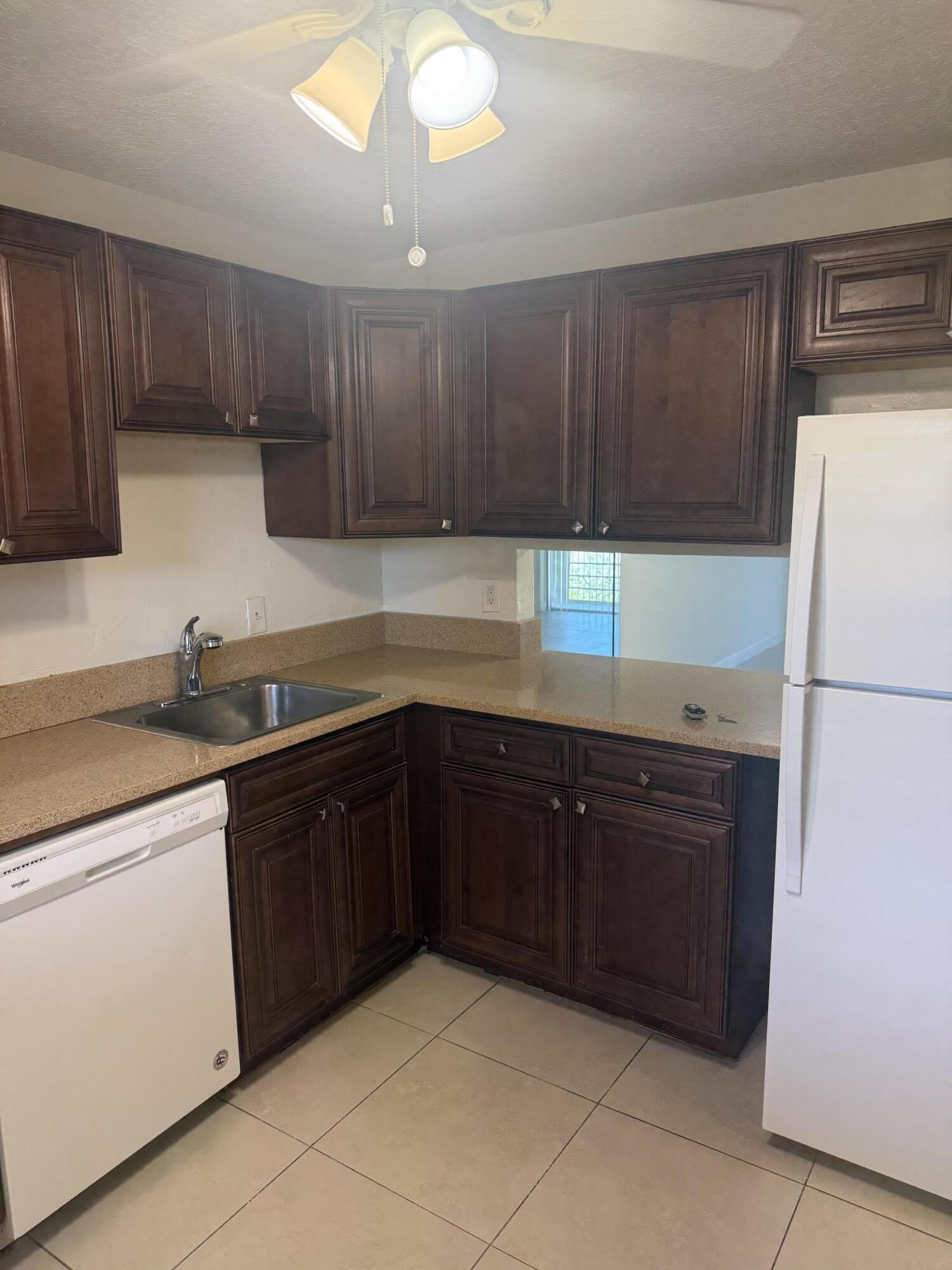 5515 N Lakewood Circle N – photo 2