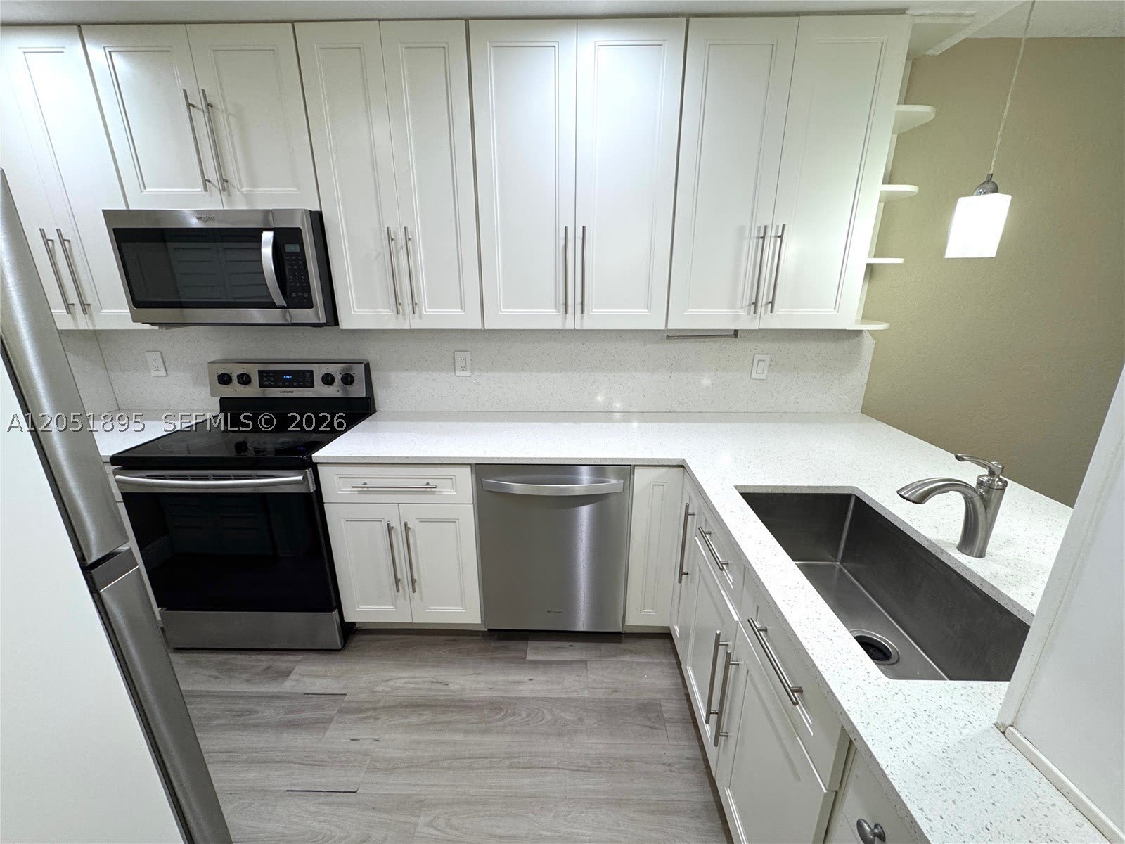 2626 Riverside Dr – photo 4