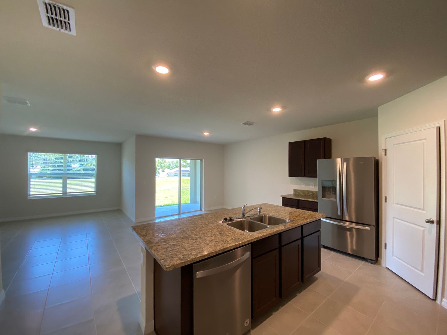 Not Available For Showing Or Move In Until Mid September Desirable Se Ocala Neighborhood Lake Diamond North 4 2 2 Available Soon Won T Last – photo 4