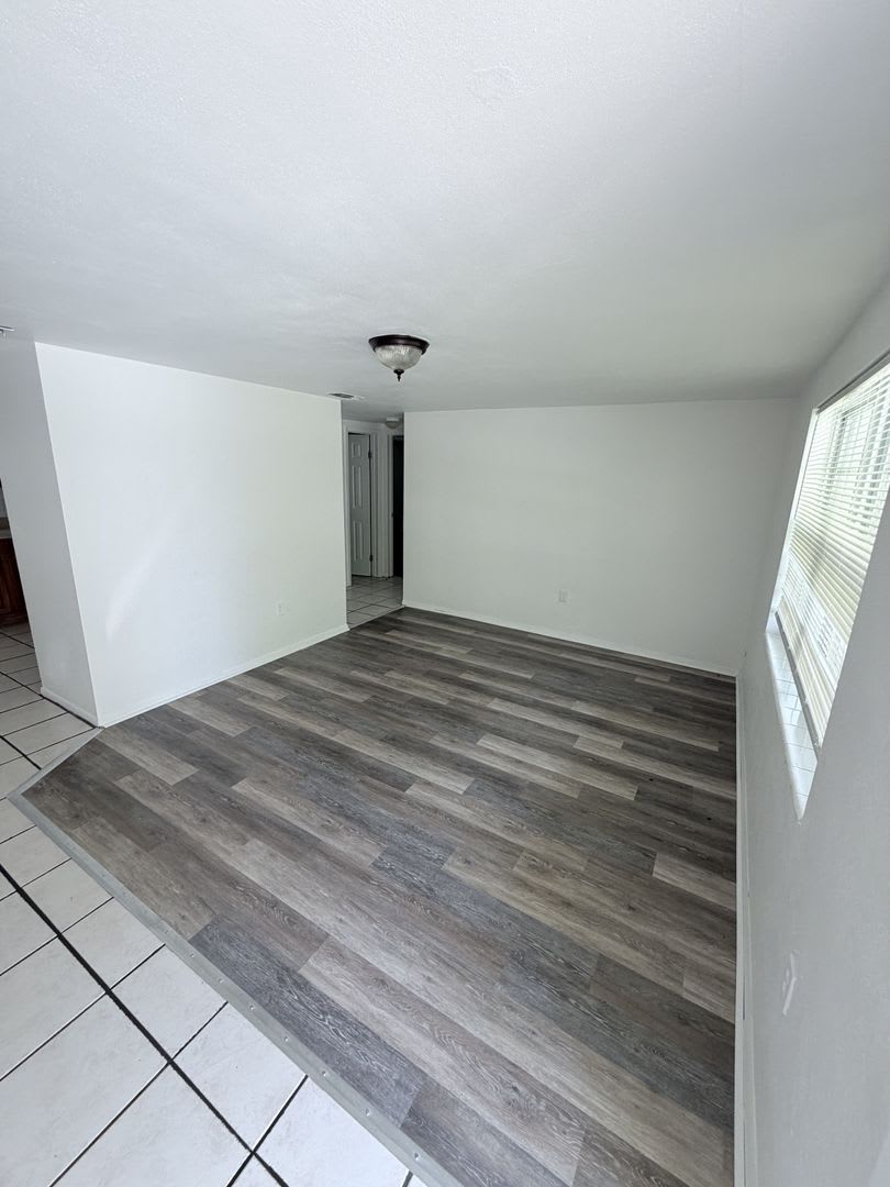 Spacious 3 bedroom / 1 Bath Single Family Home – photo 3