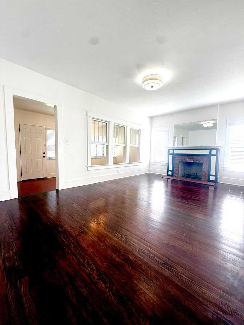 1903 Curry Ford Rd – photo 2