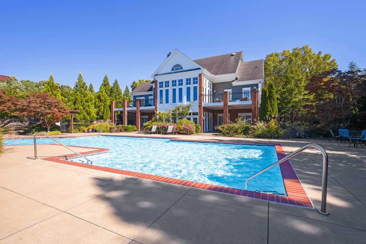 Lakeside at Town Center Apartments – photo 2