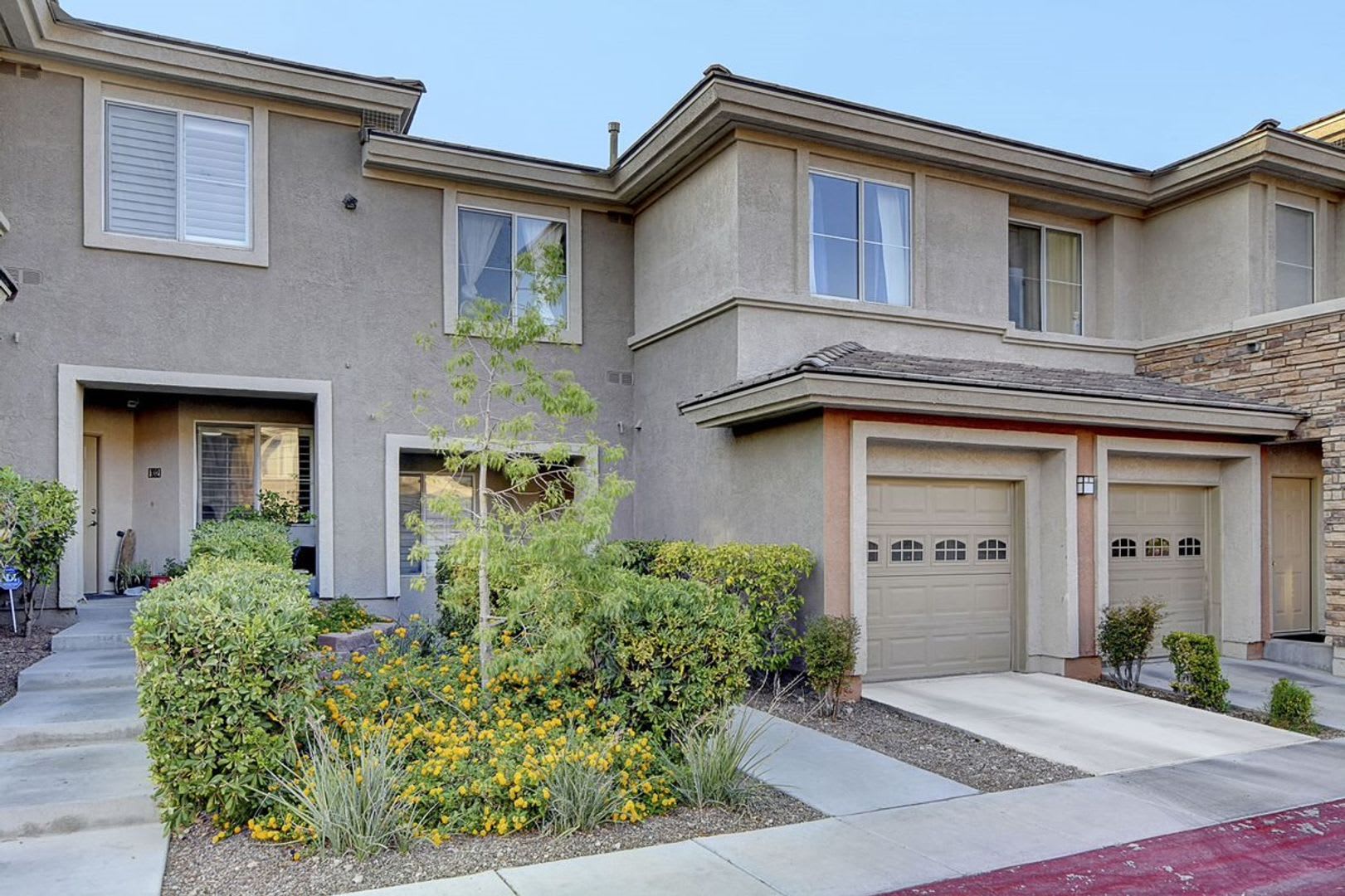 UPGRADED & BEAUTIFUL GATED 3 BEDROOM CONDO! – photo 2