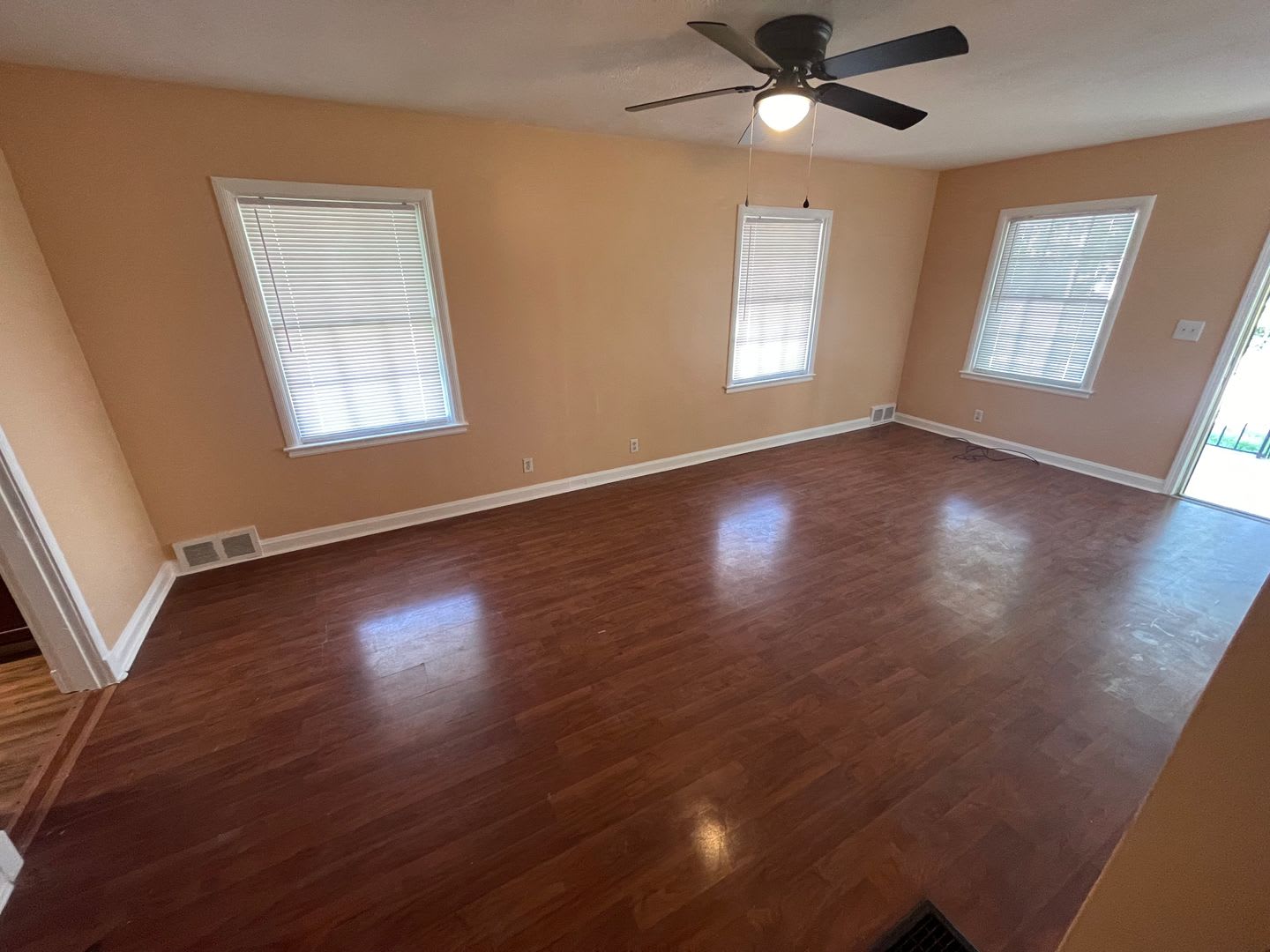 Home For Rent w/ Basement – photo 3