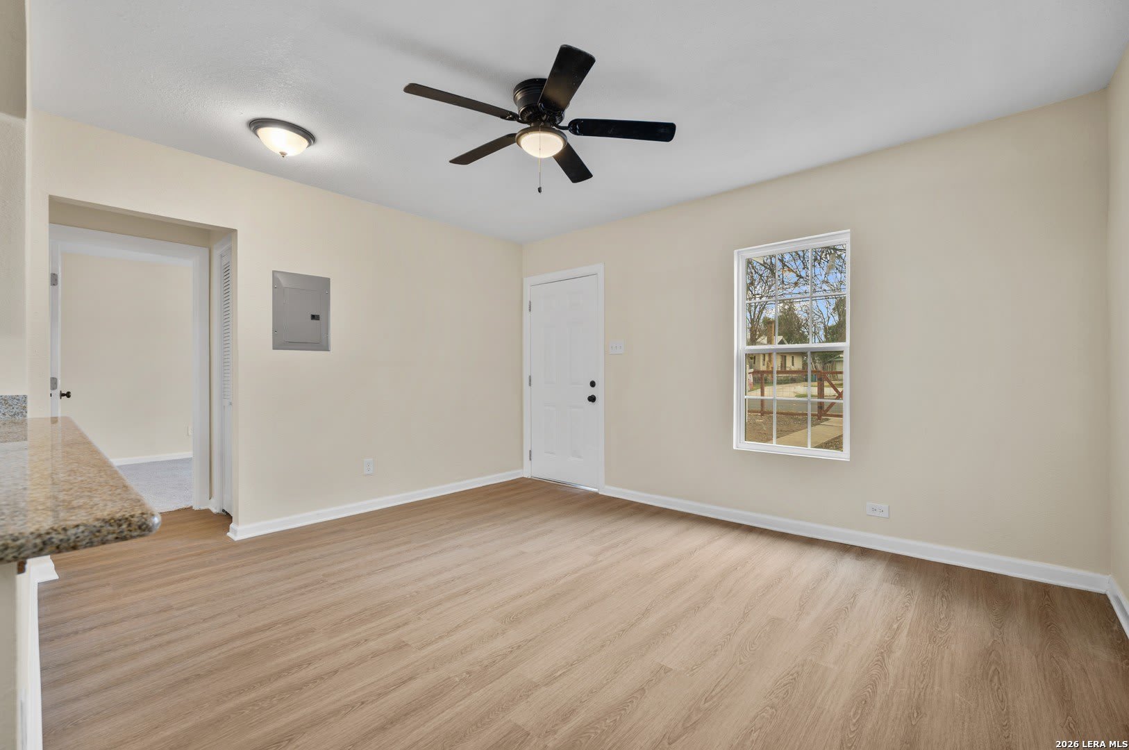 2619 E Houston – photo 4