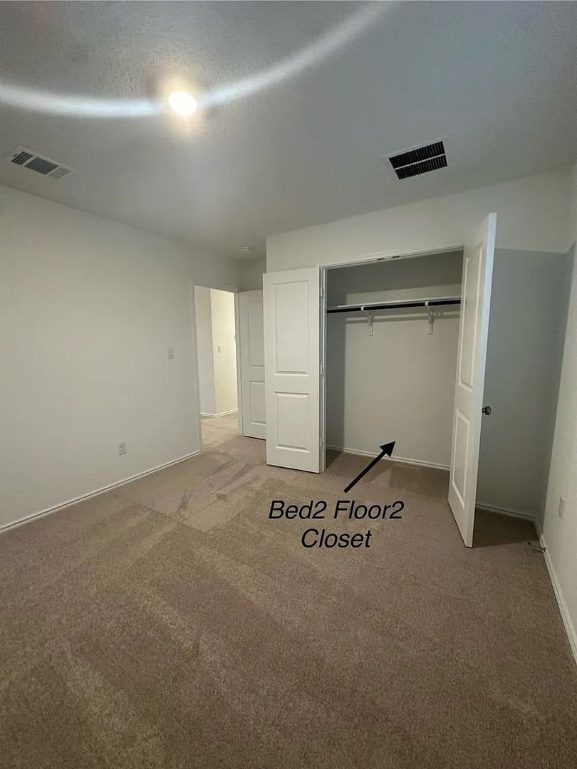Room in 4 Bedroom Home at Pickerel St – photo 4