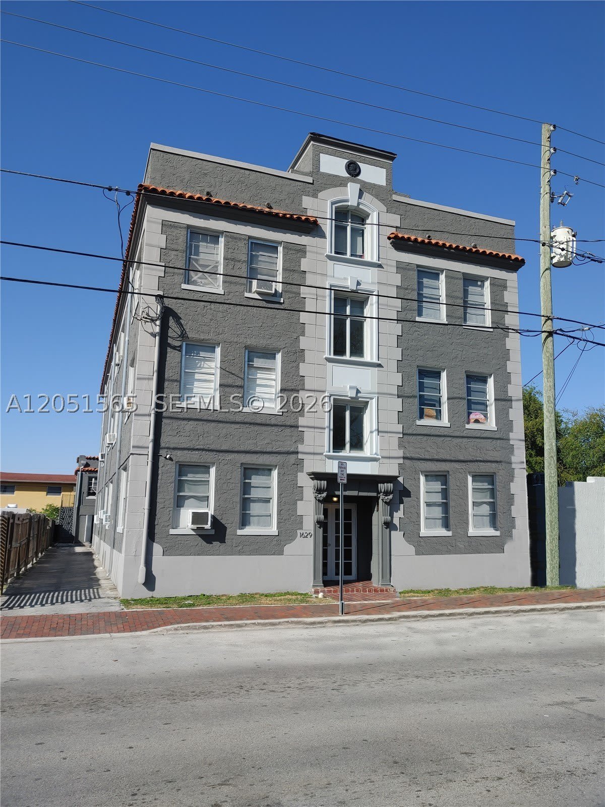 1629 SW 6th St – photo 1
