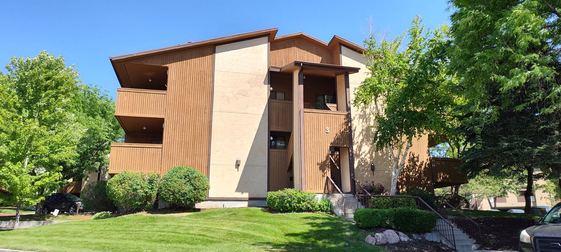 635 W Jefferson Pl Bldg#3 – photo 1