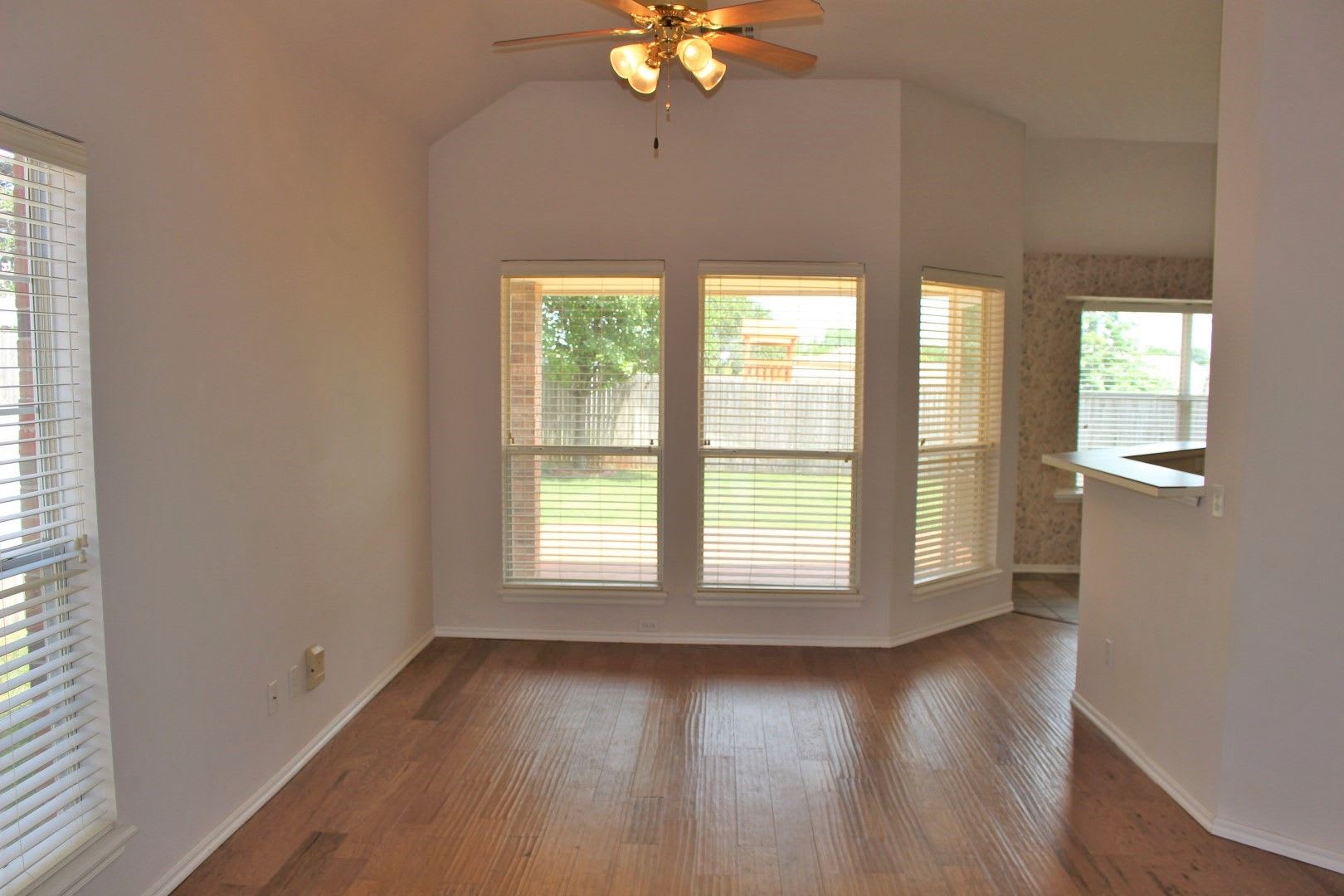 Charming 3 Bed, 2 Bath Home in Edmond with Gated Neighborhood – photo 4