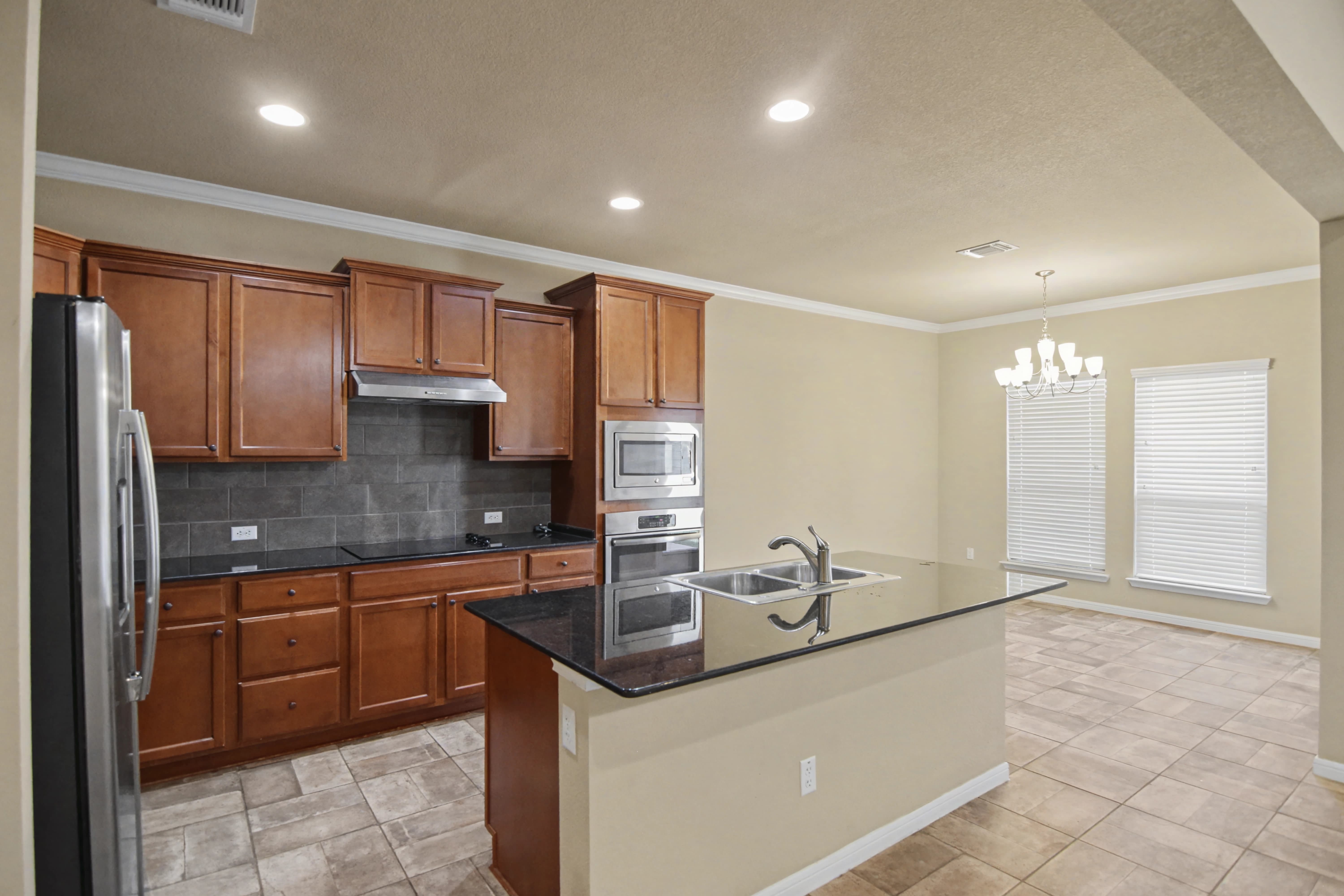 410 Stonehouse Ln – photo 5