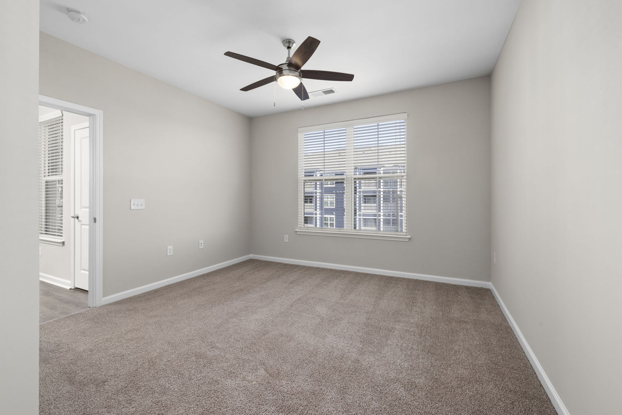 Level at 401 – photo 4