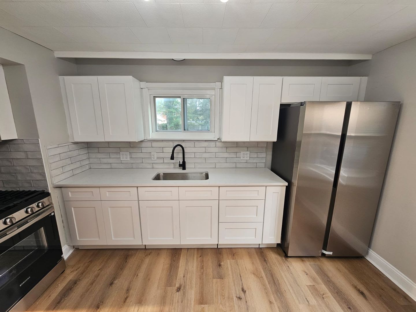 Charming 3-Bedroom Euclid Home with Garage Parking – photo 2