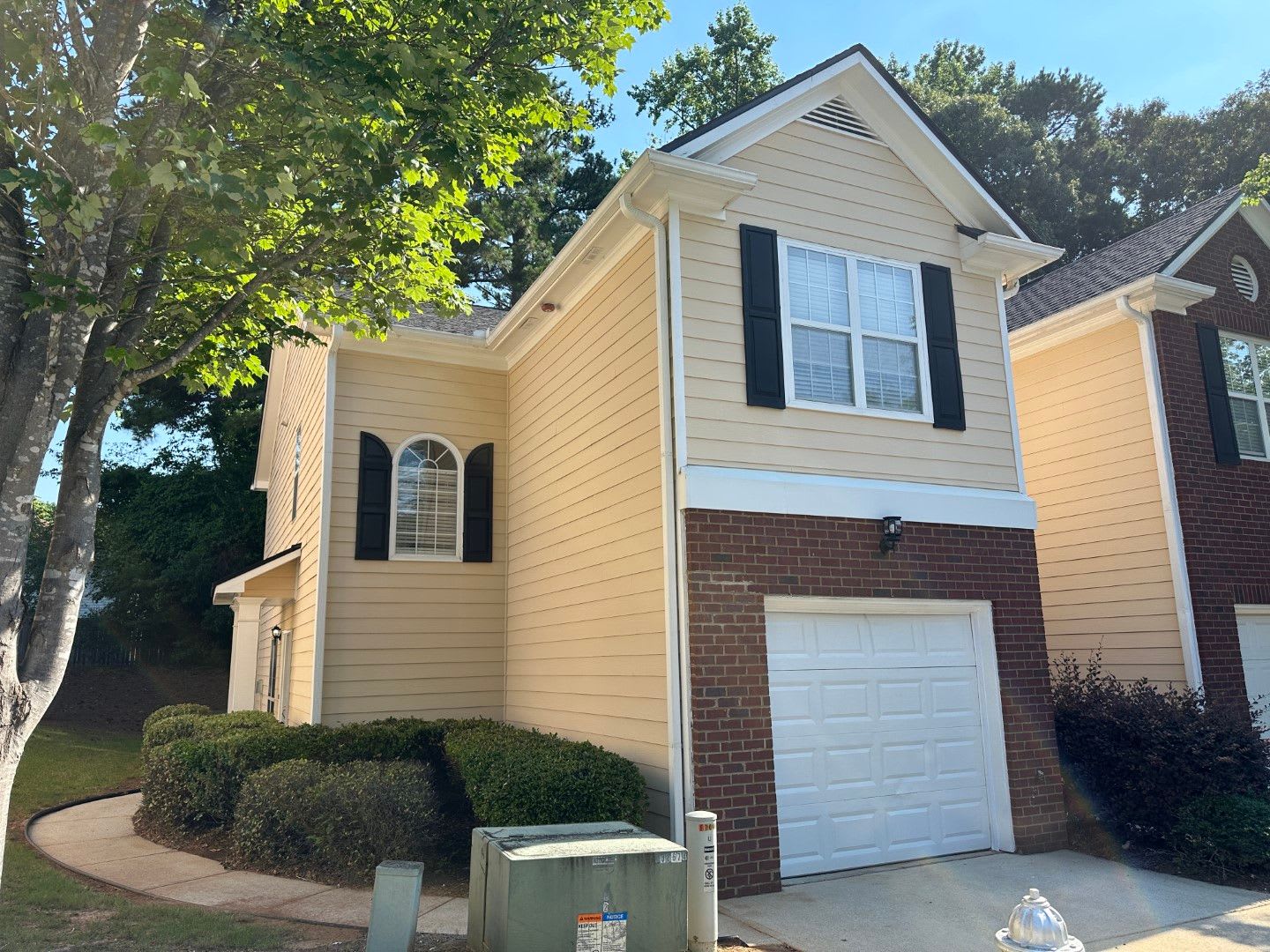 Great Location Like New Everything Stainless Appliances 1 Car Garage Hardwoods And Tile Flooring Must See – photo 1