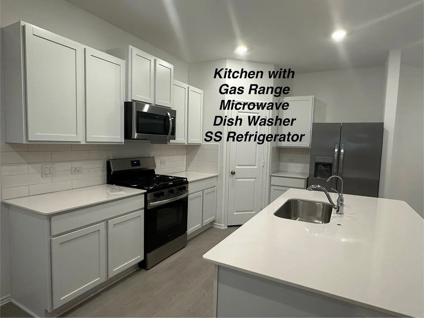 Room in 4 Bedroom Home at Pickerel St – photo 2
