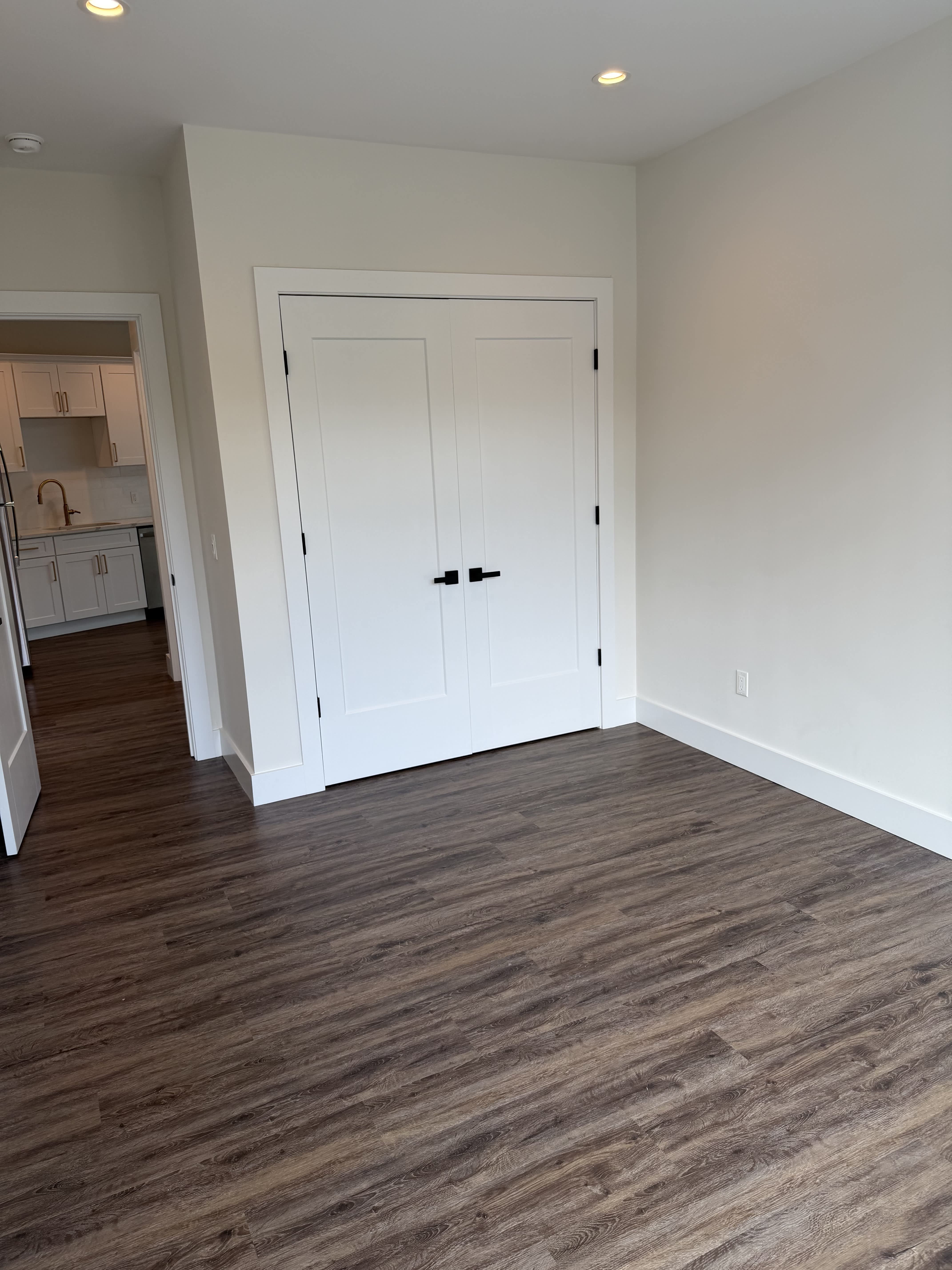 175 E Main St – photo 4