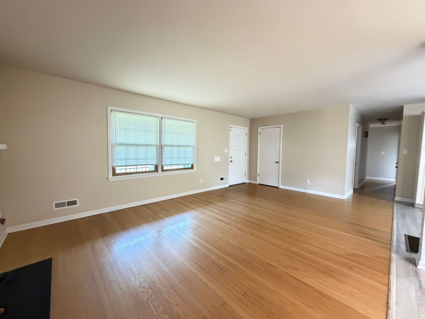 Miraculous 3 Bedroom And 2.5 Bath House!! – photo 3